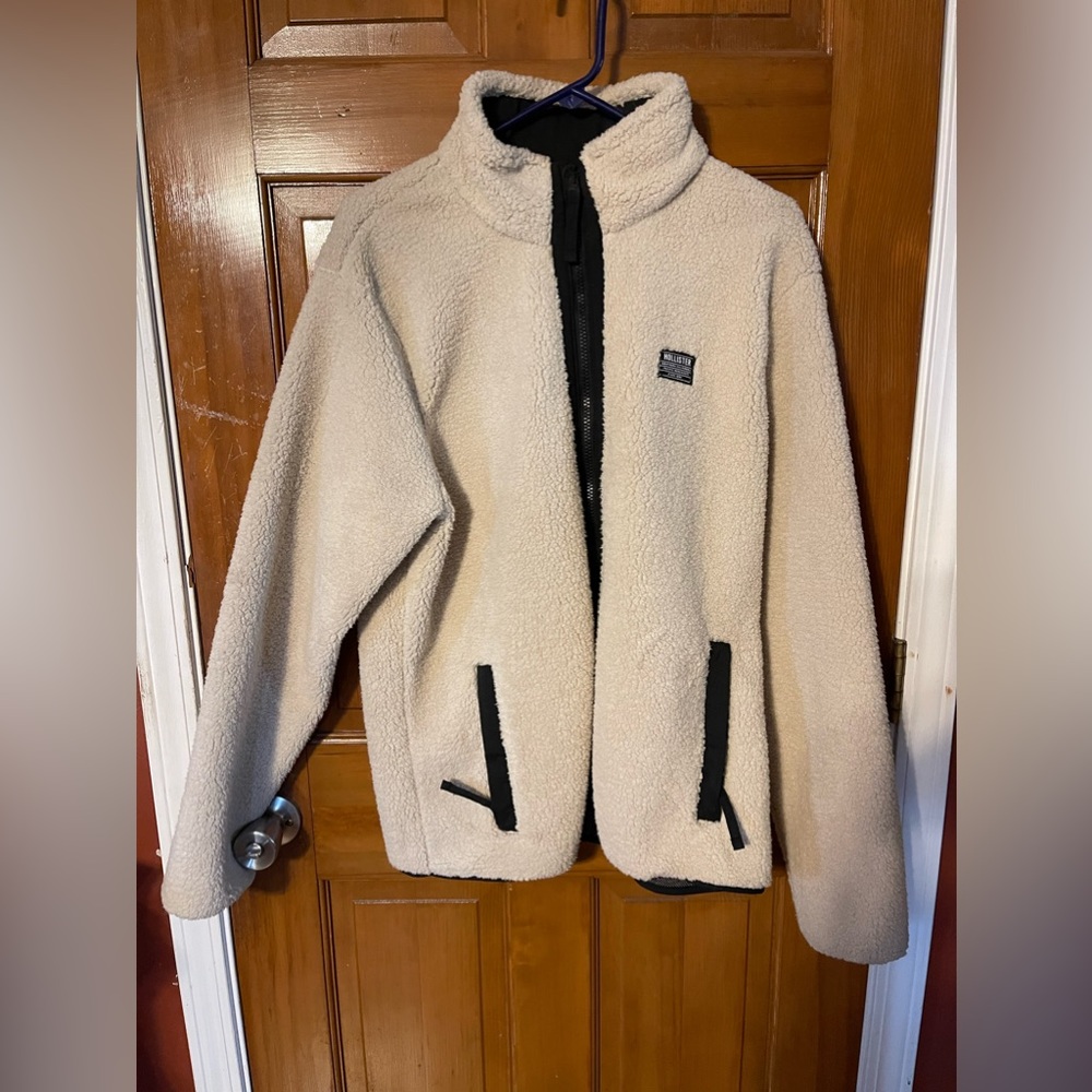 Hollister sherpa Jacket (Large)